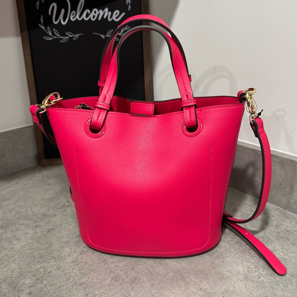 Nanette Lepore Pink Bucket Tote Handbag Vegan Leather-Retail $98! Pre-Owned!! - Picture 2 of 12